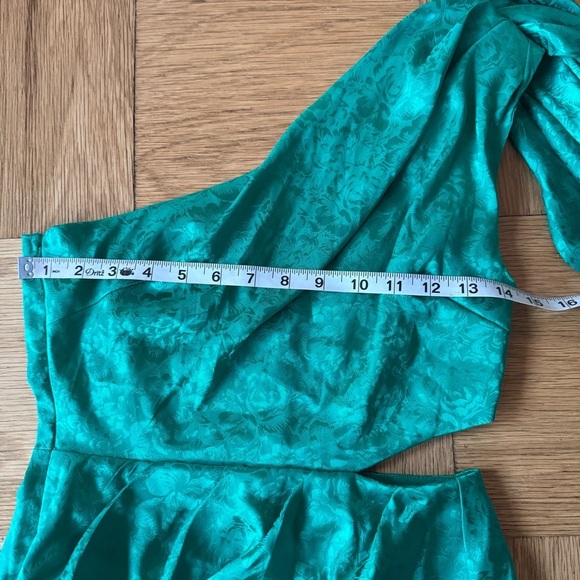 NWT Runaway XS Serita Dress Emerald Green Mini Party Cocktail Cape Shoulder - Picture 8 of 8